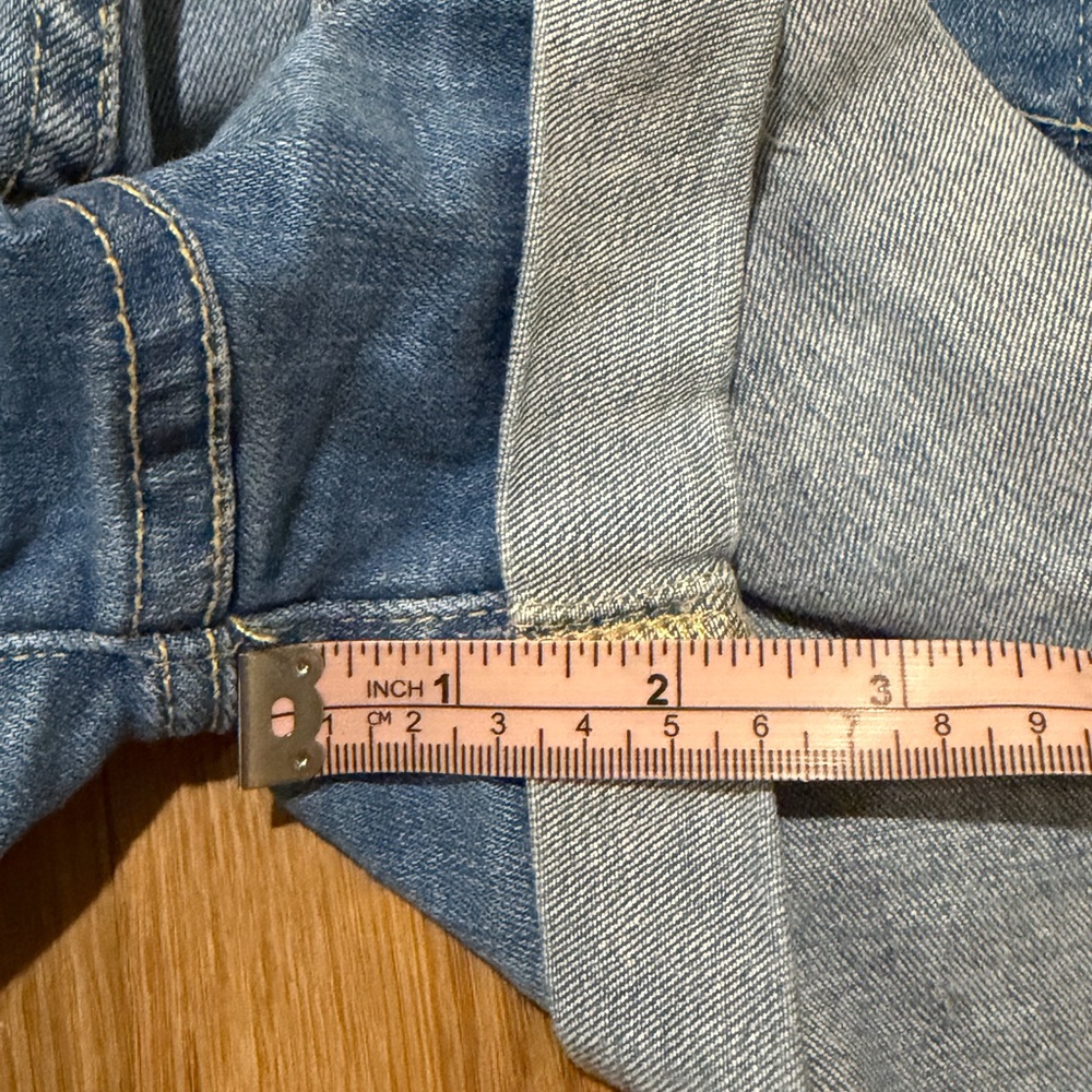 7 For All Mankind Denim Cuffed Shorts Size 23 - Picture 8 of 8